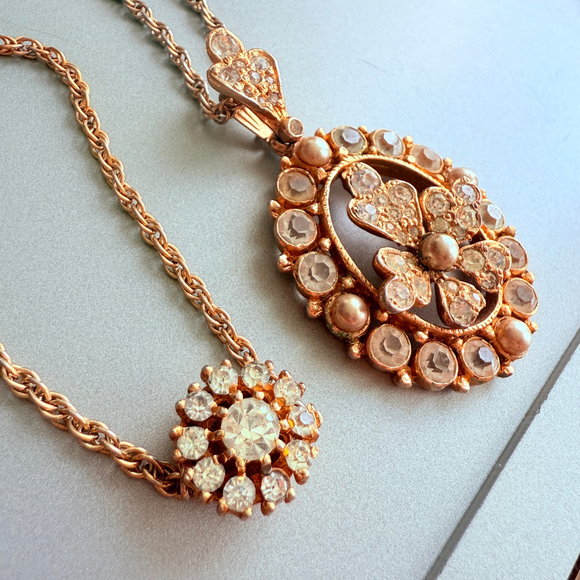 Vintage HOBE Gold Pansy Flower Rhinestone Pearl Pendant Necklace Circa 1940's - Picture 3 of 6